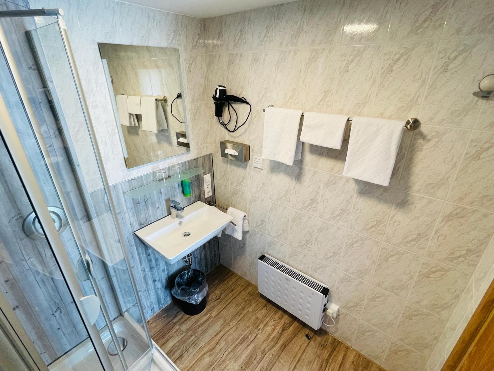 Landhotel Karin فرودنستاد المظهر الخارجي الصورة